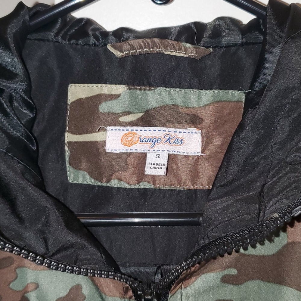 Camo "HUSTLE " pull over - Picture 3 of 3